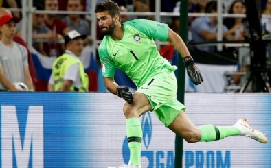 Alisson diz ardı kirişinden sakatlandı