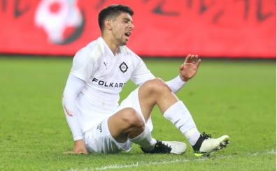 Cenk Özkaçar: 'Lyon'da oynayan ilk Türk olmanın gururunu yaşadım'