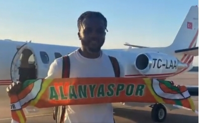 Alanyaspor, son gün özel uçakla Awaziem'i getirdi