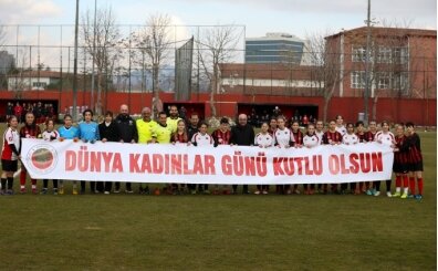 Kad�nlar G�n�'nde anlaml� ma�
