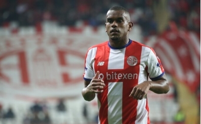 Galatasaray, 6 numarasını buldu: Fernando