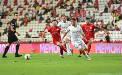 Antalyaspor ligdeki ilk galibiyetini ald!
