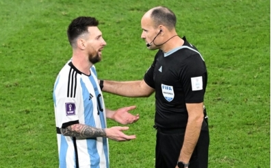 Messi ok sert eletirmiti! Deneyimli hakemden emeklilik karar!