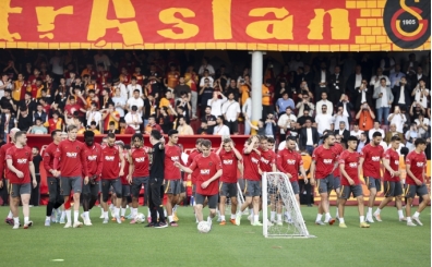 Galatasarayl futbolculardan personele jest