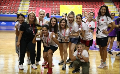 Aliaa Hentbol'dan ifte kupa