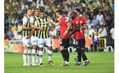 Fenerbahe'de baarnn srr savunmada!