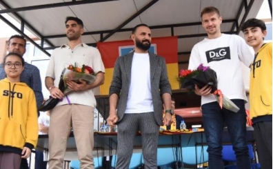Kolovetsios ve Ali Karimi, rencilerle bulutu