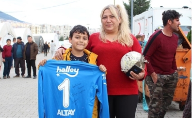 Depremzede Efe, Altay Bayndr'n formasna kavutu