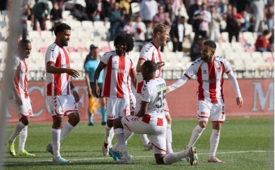 Sivasspor'da Kasmpaa ma ncesi iki oyuncu sakatlklarn atlatt