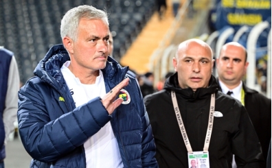 Jose Mourinho kararn verdi! Slavia Prag manda 11 deiiyor