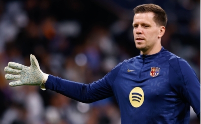 Szczesny, soyunma odasnda sigara iti!