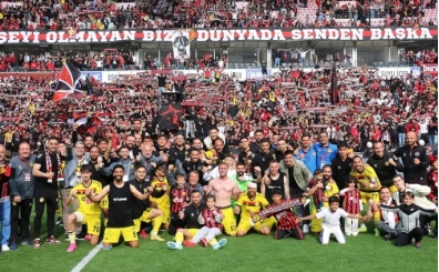 Eskişehirspor tekrar profesyonel liglerde!