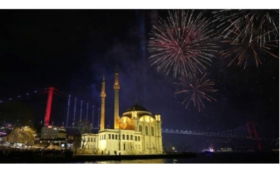 Y�lba�� mesajlar� 2026: Yeni y�l kutlama mesajlar�, s�zleri