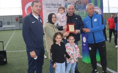 12 Yaş Altı Rize Cup 2025 Yiğit Demirel Uluslararası Futbol Turnuvası sona erdi