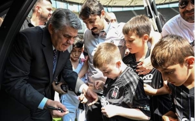 Serdal Adalı, Tüpraş Stadı'nda çocuklarla bir araya geldi