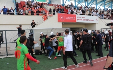 Şırnak'ta amatör ligde oynanan futbol maçında kavga çıktı