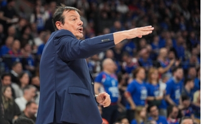 Anadolu Efes tribünleri ve Ataman arasında gerginlik
