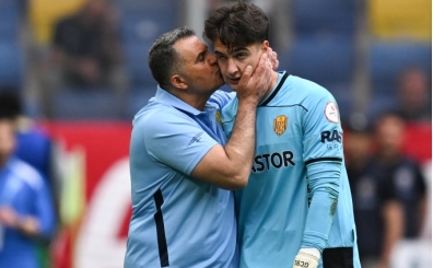 Mustafa Kaplan gözyaşlarını tutamadı!