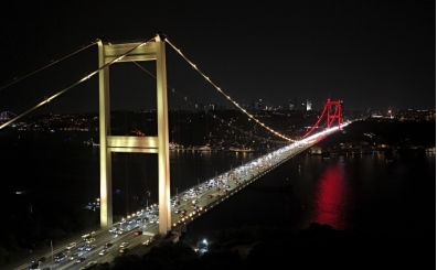 Fatih Sultan Mehmet Köprüsü 'sarı-kırımızı' oldu