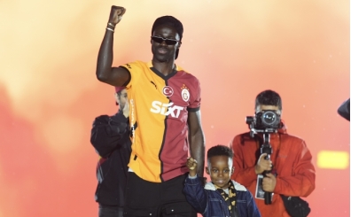 Galatasaray'da Sanchez'e sözleşme ve zam!