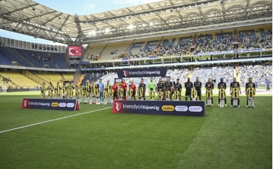 Kadıköy'de tribünler boş, tepkiler dolu!