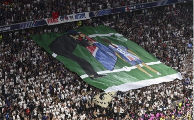 Baba yüreği: Luis Enrique kupayı kızı anısına kaldırdı