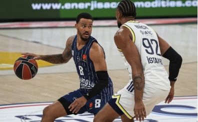 Avrupa'da Türk derbisinde kazanan Fenerbahçe Beko!