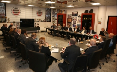 Gen�lerbirli�i y�netiminde g�rev da��l�m� yap�ld�