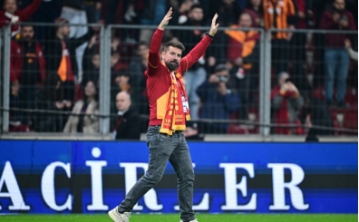 Milan Baros, Galatasaray trib�nleri selamlad�