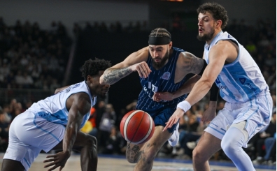 T�rk Telekom, Anadolu Efes'i sahas�nda devirdi!