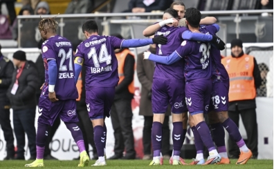 Ke�i�reng�c�, evinde �� puan� �� golle ald�!