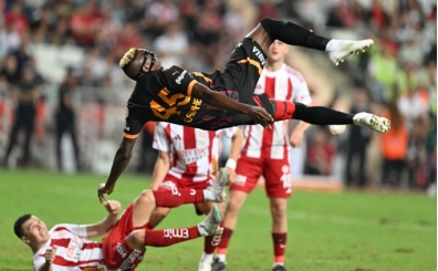 Süper Lig'de sezonun golü Osimhen'den!