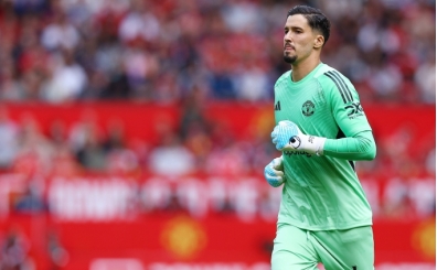 Altay Bayndr, Manchester United taraftarlarn ikiye bld!