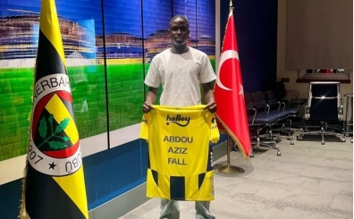 Aziz Fall'a pasaport şoku