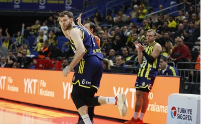 Fenerbah�e Beko, y�l� galibiyetle kapatt�!