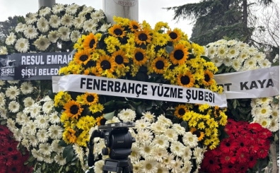 Fenerbaheli yzc Vedia Nil Apak ile annesi, topraa verildi