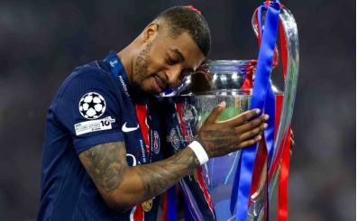 Paris Saint-Germain ayrılığı açıkladı: Kimpembe