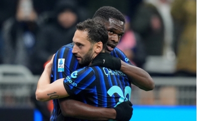 Galatasaray'dan Hakan �alhano�lu'na 12 milyon euro