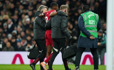 Arne Slot: 'van de Ven kontrols�z girdi'