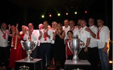 Galatasaray'ın kupaları Kuşadası'nda sergilendi
