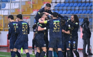 Kasımpaşa 3 futbolcuyla sözleşme uzattı