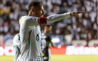 Neymar, Santos'la sözleşmesini 6 ay daha uzatıyor