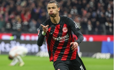Arsenal, Ekitike iin devrede: Premier Lig devleri yarta