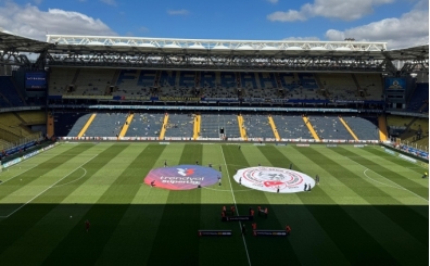 Kadıköy'de istifa tezahüratları ve İsmail Kartal pankartı