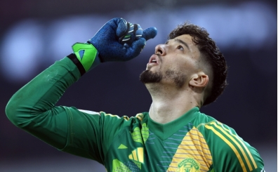 Manchester United'da Altay Bayındır ve Onana kararı!