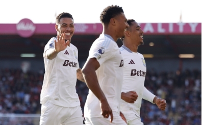 Aston Villa, 10 kişiyle galip geldi!
