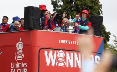 Crystal Palace taraftarlarından UEFA'ya protesto!