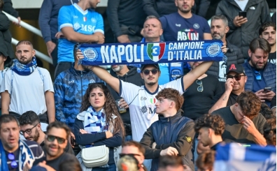 Napoli taraftarları, Hollanda'dan gönderildi!