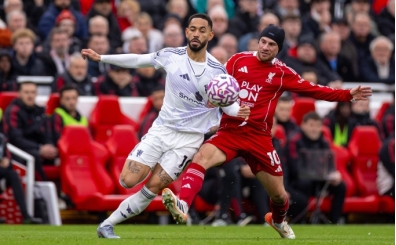 Manchester United, deplasmanda Liverpool'u devirdi!