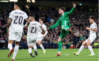 Ronaldo'nun krmz grd mata rlanda, Portekiz'i Troy Parrot ile devirdi!